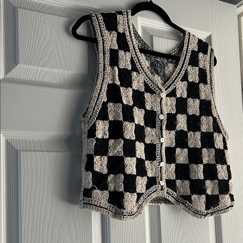 Black and Cream Checkered Crochet Vest - Picture 3 of 7